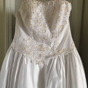 Beautiful wedding ball room style gown